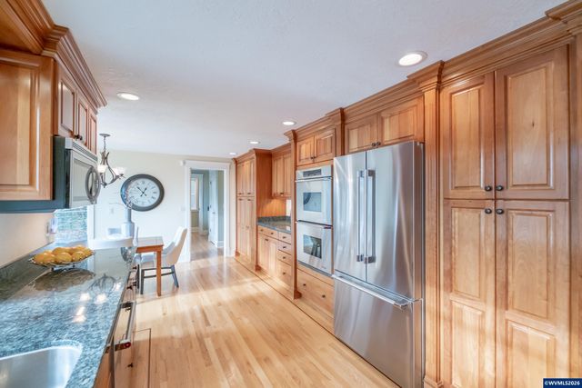 341 Maple Hill Dr NW, Salem, OR 97304