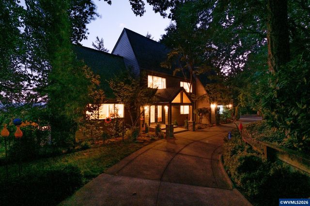 341 Maple Hill Dr NW, Salem, OR 97304