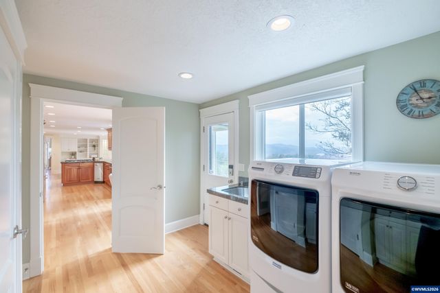 341 Maple Hill Dr NW, Salem, OR 97304