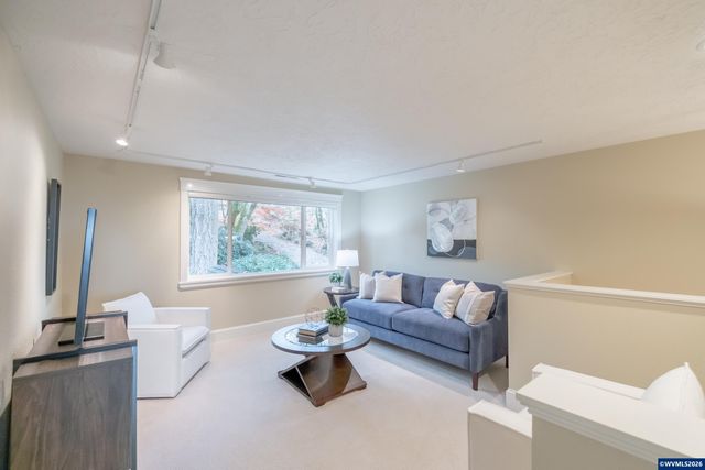 341 Maple Hill Dr NW, Salem, OR 97304