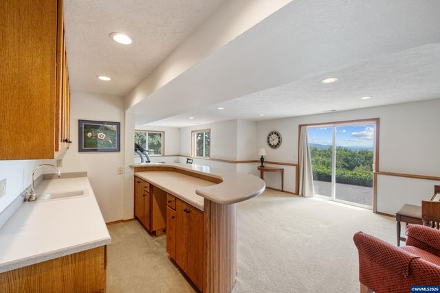 341 Maple Hill Dr NW, Salem, OR 97304