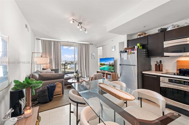 90 SW 3rd St 2109, Miami, FL 33130