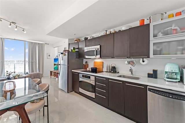 90 SW 3rd St 2109, Miami, FL 33130