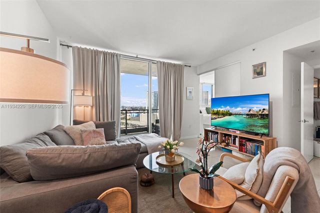 90 SW 3rd St 2109, Miami, FL 33130