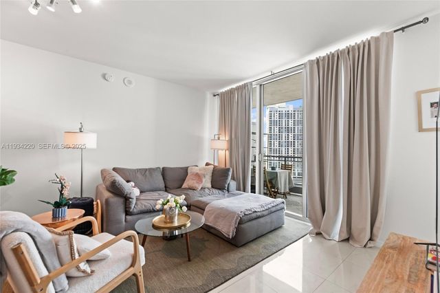 90 SW 3rd St 2109, Miami, FL 33130