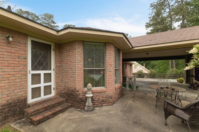 108 Pinecrest St., Collins, MS 39428