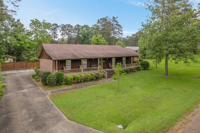 108 Pinecrest St., Collins, MS 39428