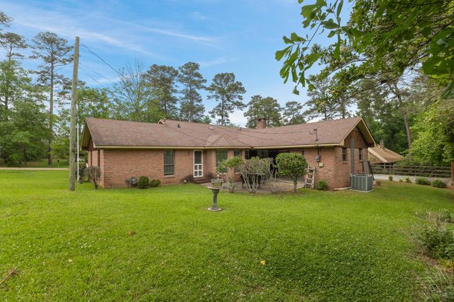108 Pinecrest St., Collins, MS 39428