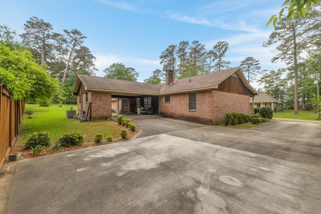 108 Pinecrest St., Collins, MS 39428