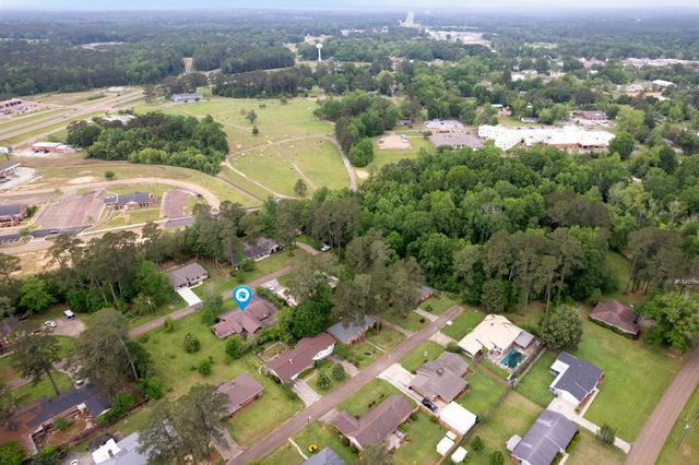 108 Pinecrest St., Collins, MS 39428