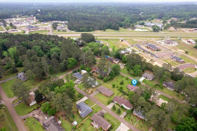 108 Pinecrest St., Collins, MS 39428