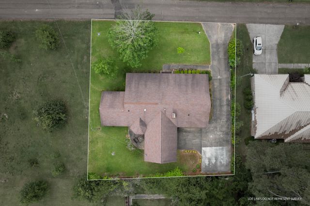 108 Pinecrest St., Collins, MS 39428