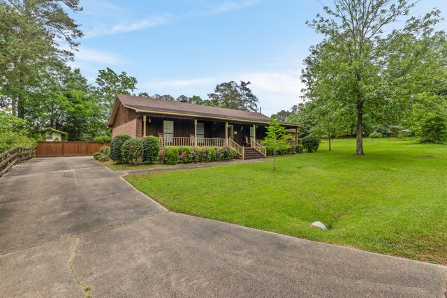 108 Pinecrest St., Collins, MS 39428