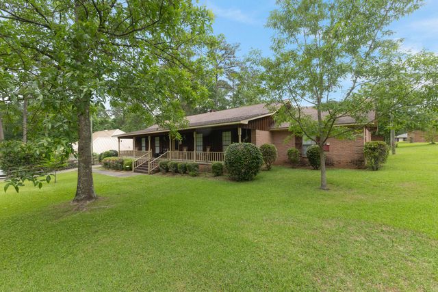 108 Pinecrest St., Collins, MS 39428