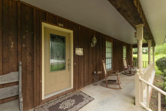 108 Pinecrest St., Collins, MS 39428