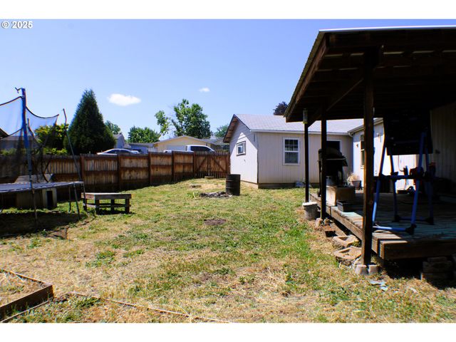 117 Adams Loop, Roseburg, OR 97470