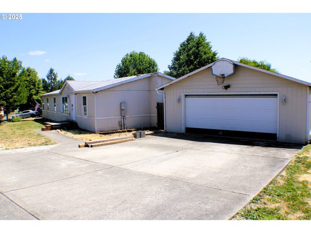 117 Adams Loop, Roseburg, OR 97470