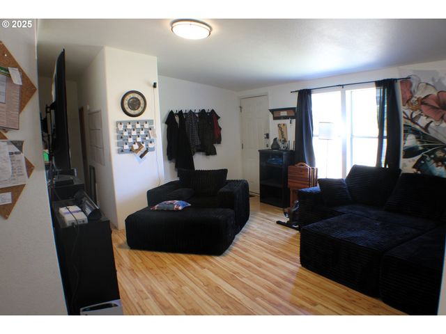 117 Adams Loop, Roseburg, OR 97470