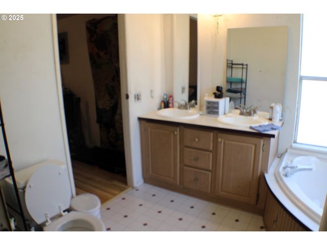 117 Adams Loop, Roseburg, OR 97470