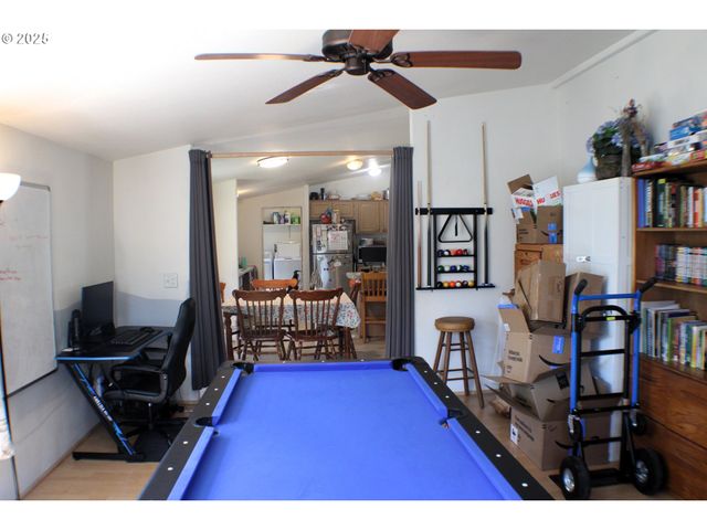117 Adams Loop, Roseburg, OR 97470