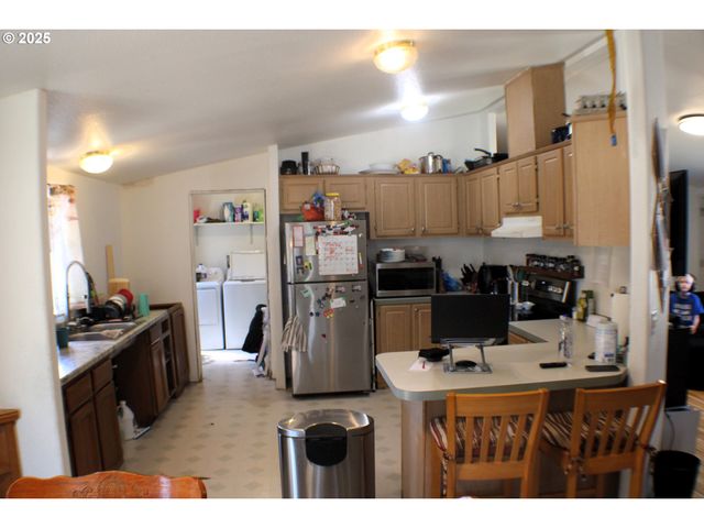 117 Adams Loop, Roseburg, OR 97470