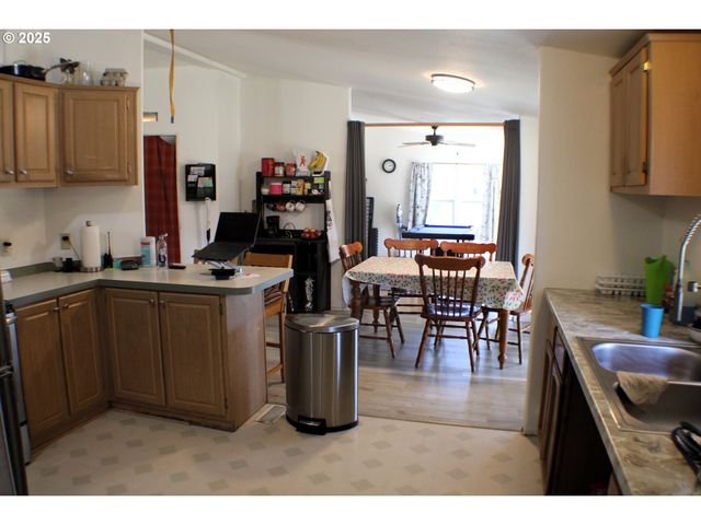 117 Adams Loop, Roseburg, OR 97470