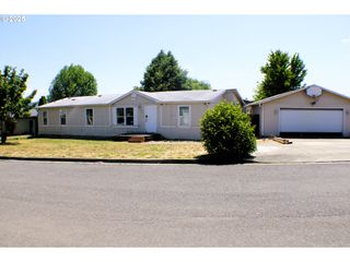 117 Adams Loop, Roseburg, OR 97470