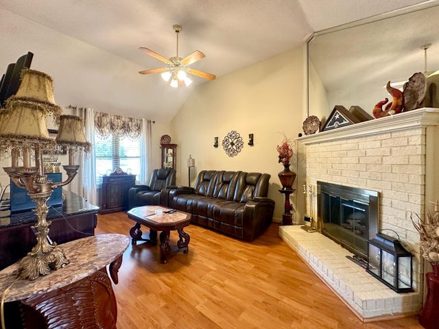 4664 S AMANDA OAKS CIR, Memphis, TN 38141