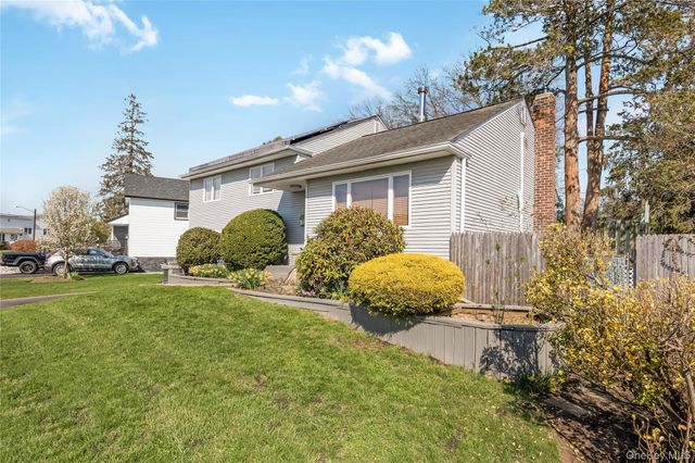 55 Amherst Drive, Massapequa, NY 11758