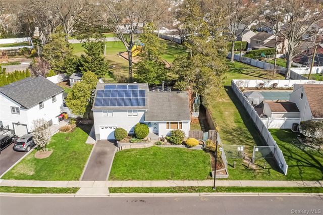 55 Amherst Drive, Massapequa, NY 11758