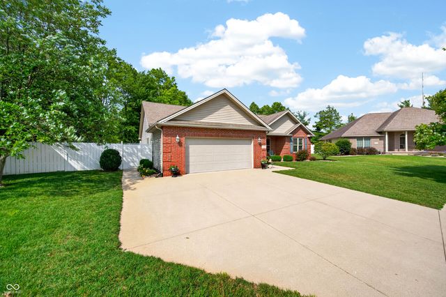 2516 Wyndham Place N, Columbus, IN 47203