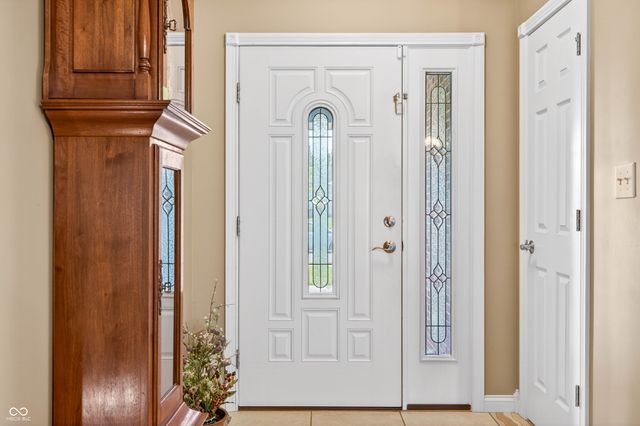 2516 Wyndham Place N, Columbus, IN 47203