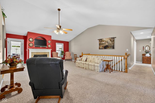 2516 Wyndham Place N, Columbus, IN 47203