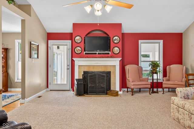 2516 Wyndham Place N, Columbus, IN 47203