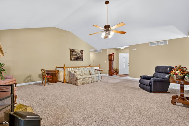 2516 Wyndham Place N, Columbus, IN 47203