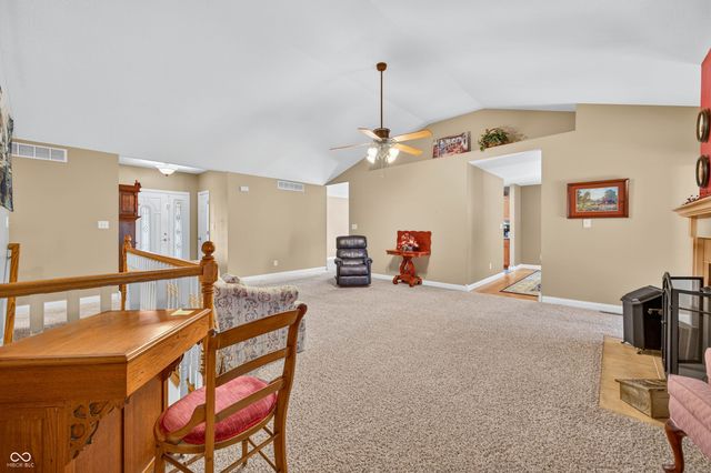 2516 Wyndham Place N, Columbus, IN 47203