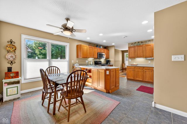 2516 Wyndham Place N, Columbus, IN 47203
