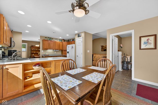 2516 Wyndham Place N, Columbus, IN 47203