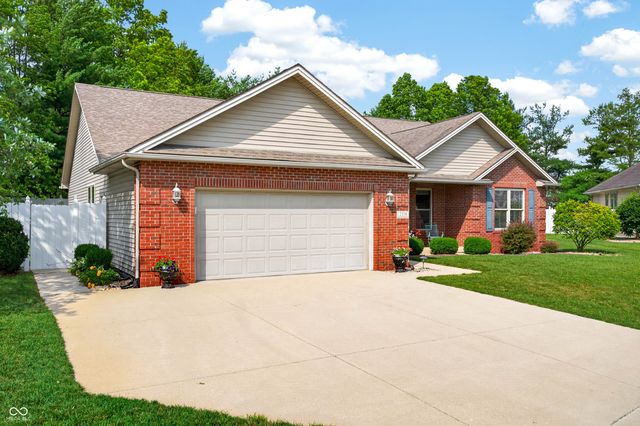 2516 Wyndham Place N, Columbus, IN 47203