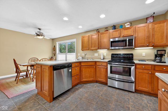 2516 Wyndham Place N, Columbus, IN 47203