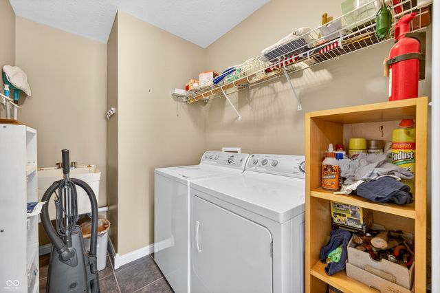 2516 Wyndham Place N, Columbus, IN 47203
