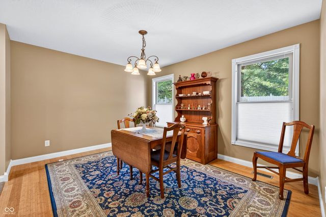2516 Wyndham Place N, Columbus, IN 47203