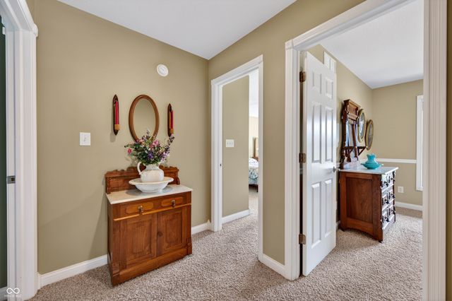 2516 Wyndham Place N, Columbus, IN 47203