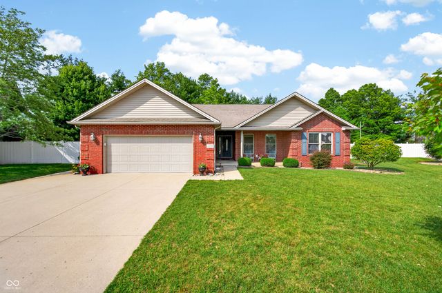 2516 Wyndham Place N, Columbus, IN 47203