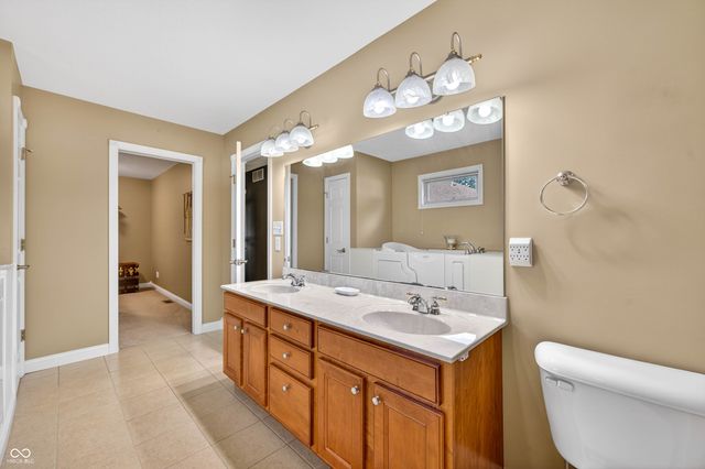 2516 Wyndham Place N, Columbus, IN 47203