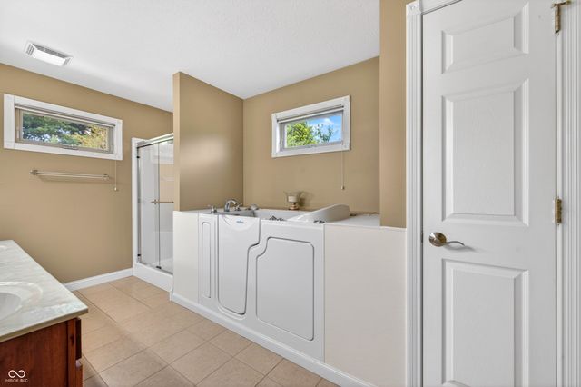 2516 Wyndham Place N, Columbus, IN 47203