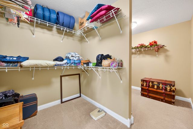 2516 Wyndham Place N, Columbus, IN 47203