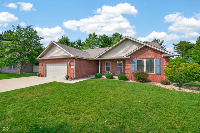 2516 Wyndham Place N, Columbus, IN 47203