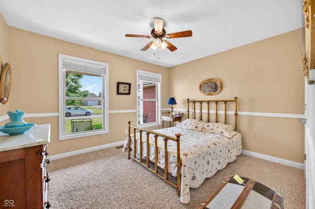 2516 Wyndham Place N, Columbus, IN 47203