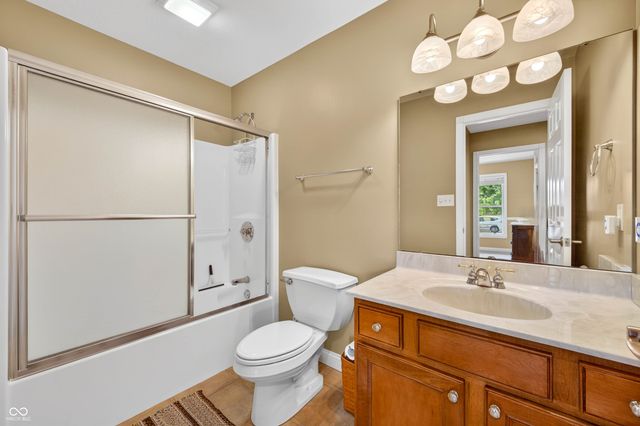 2516 Wyndham Place N, Columbus, IN 47203
